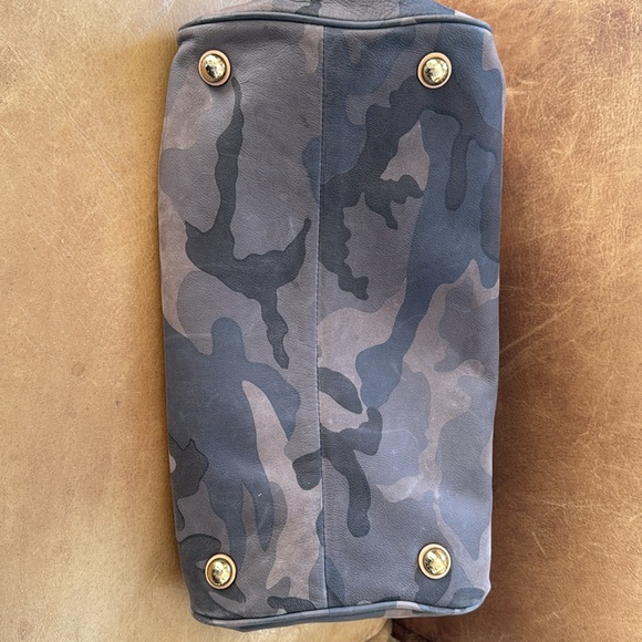 RARE Michael Kors Blue Camo Distressed Camouflage Leather Bag + FREE Makeup Bag - Picture 5 of 14
